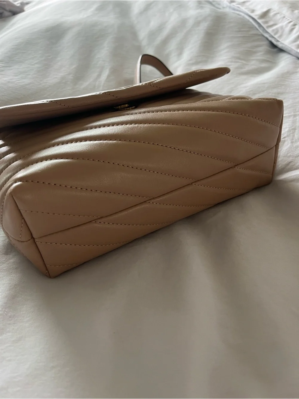 Tory Burch Quilted Chevron Shoulder Bag in Nude Beige with Gold Hardware